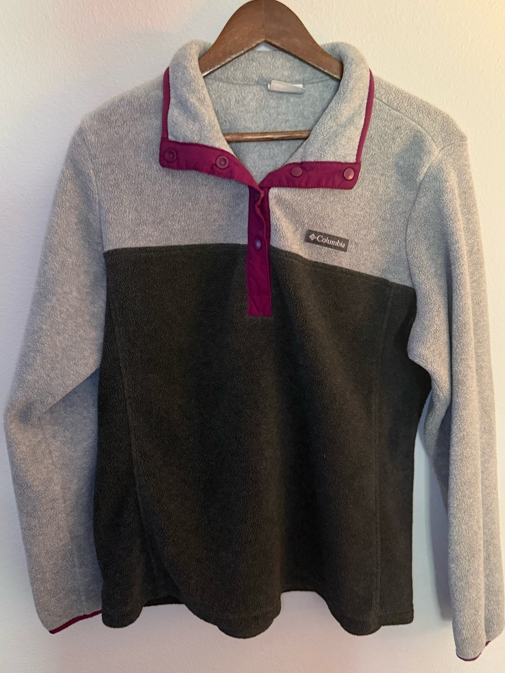 Columbia Gray & Black Fleece Snap-Placket Pullover with Maroon Trim